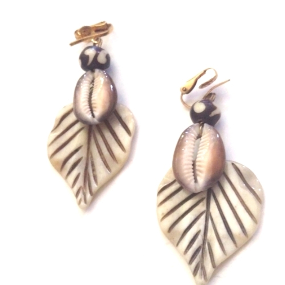 💥CLEARANCE💥CERAMIC/PORCELAIN BROWN LINED LEAF/COWERY SHELL 3" EARRINGS